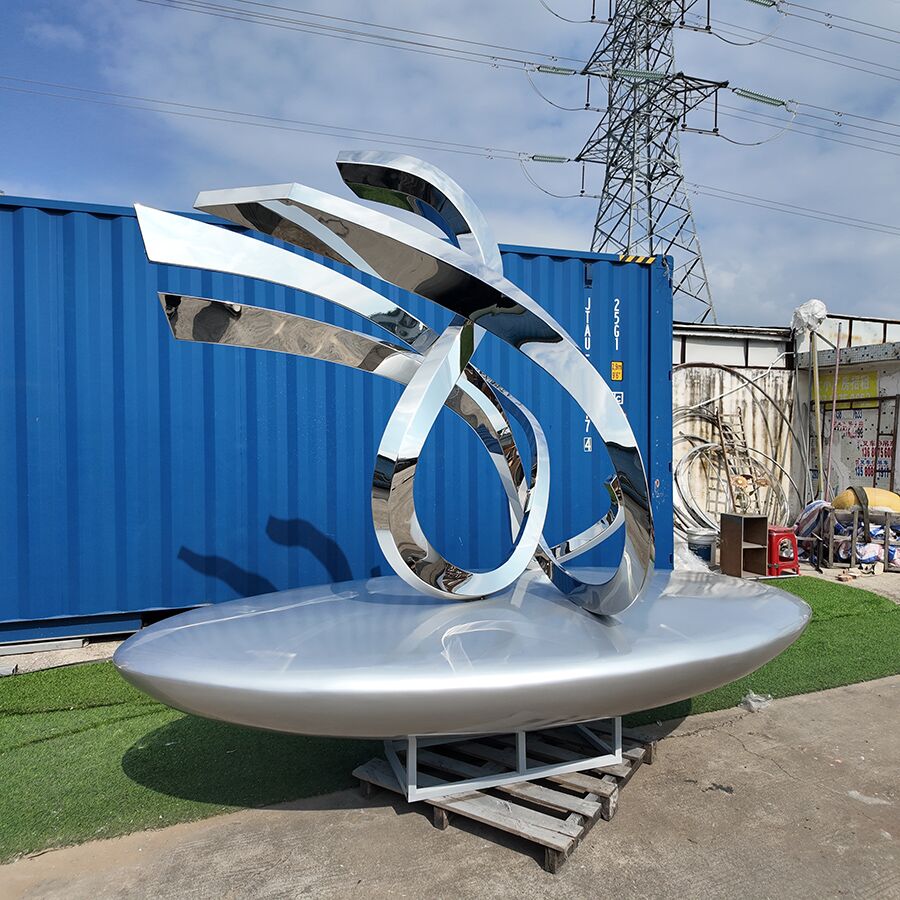 Abstract Stainless Steel Sculpture for Outdoor Landscape & Resort Design - Image 4